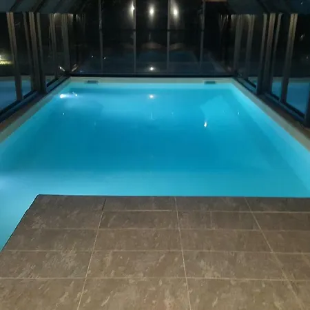 House With Pool 1 *